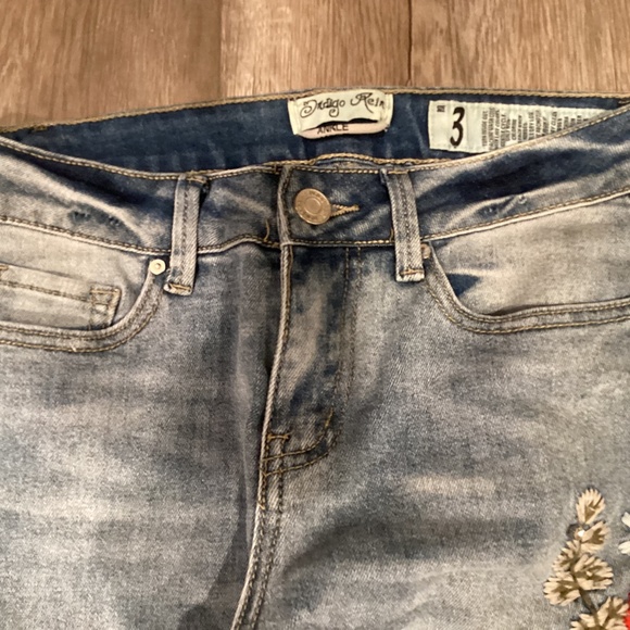 Indigo Rein Floral Design Blue Jeans, Size 3, Color Multi Colored - Picture 3 of 4